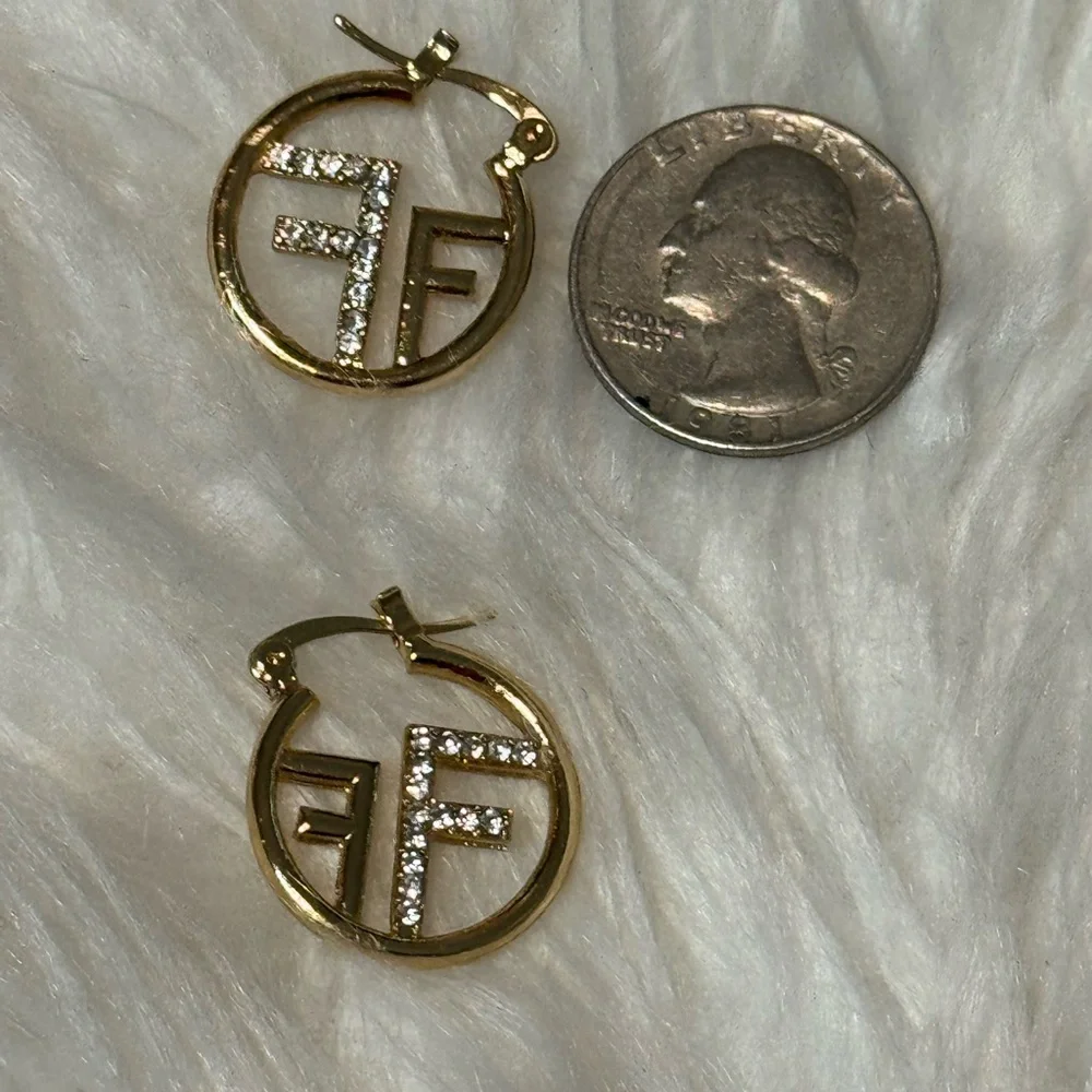 unbranded elegant gold